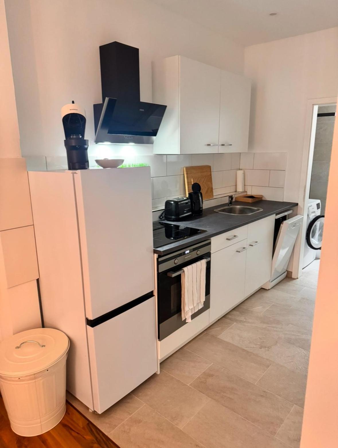 New Apartment In Magdeburg Buckau - Waschmaschine, Smart-Tv, Neues Badezimmer Bagian luar foto