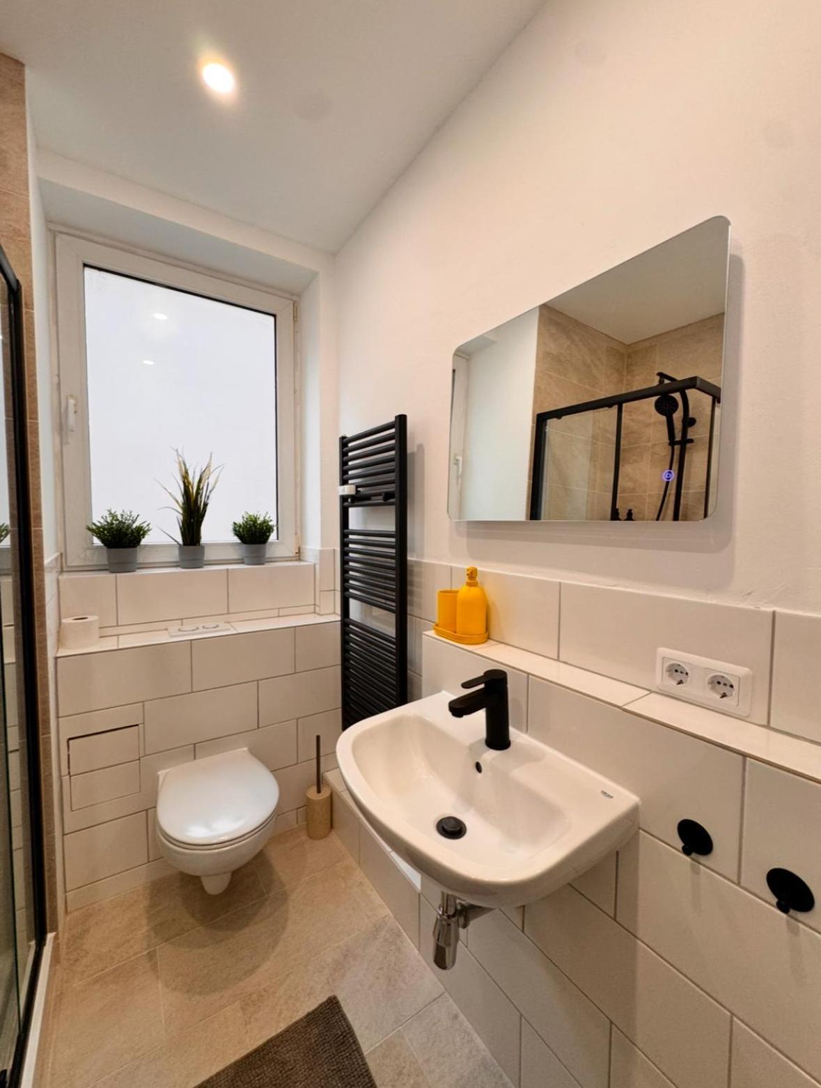 New Apartment In Magdeburg Buckau - Waschmaschine, Smart-Tv, Neues Badezimmer Bagian luar foto