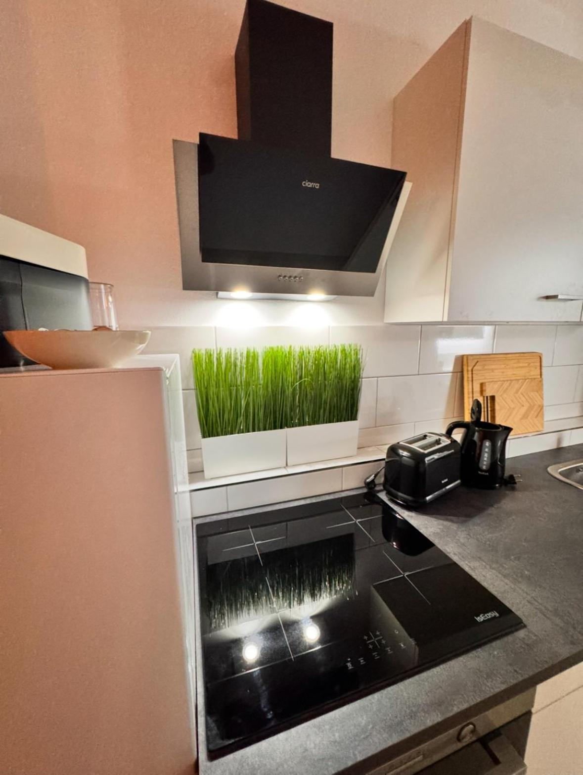 New Apartment In Magdeburg Buckau - Waschmaschine, Smart-Tv, Neues Badezimmer Bagian luar foto