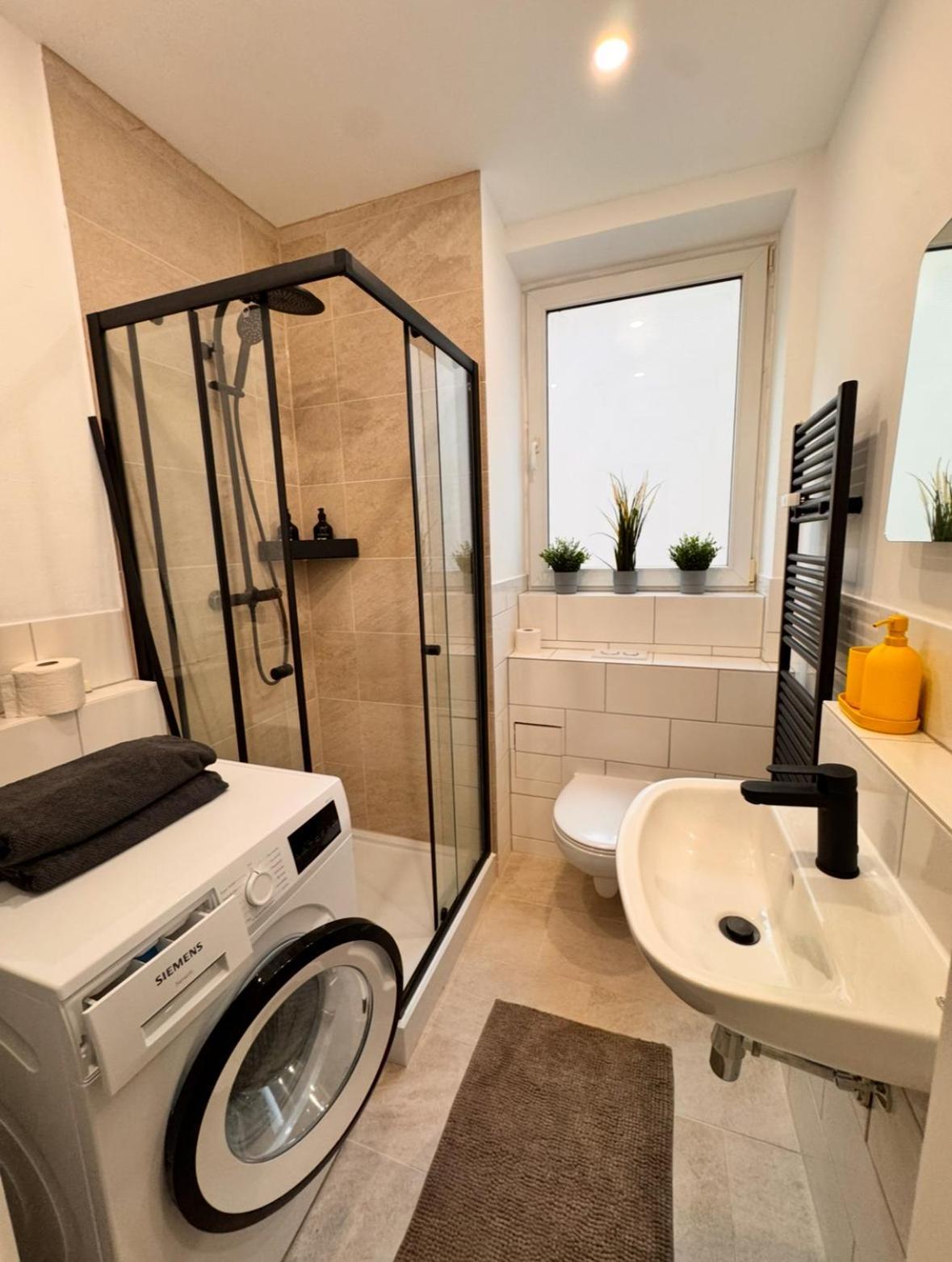 New Apartment In Magdeburg Buckau - Waschmaschine, Smart-Tv, Neues Badezimmer Bagian luar foto